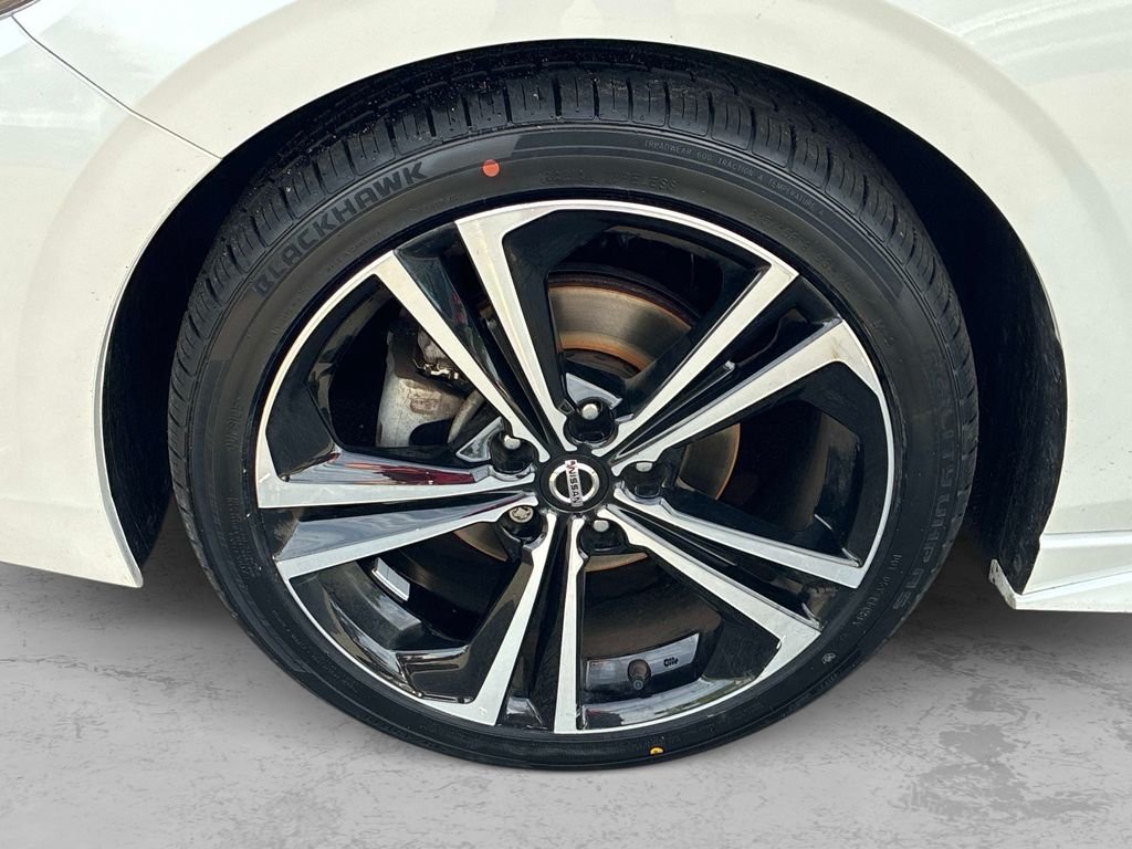 Used 2023 White Nissan SR image 18