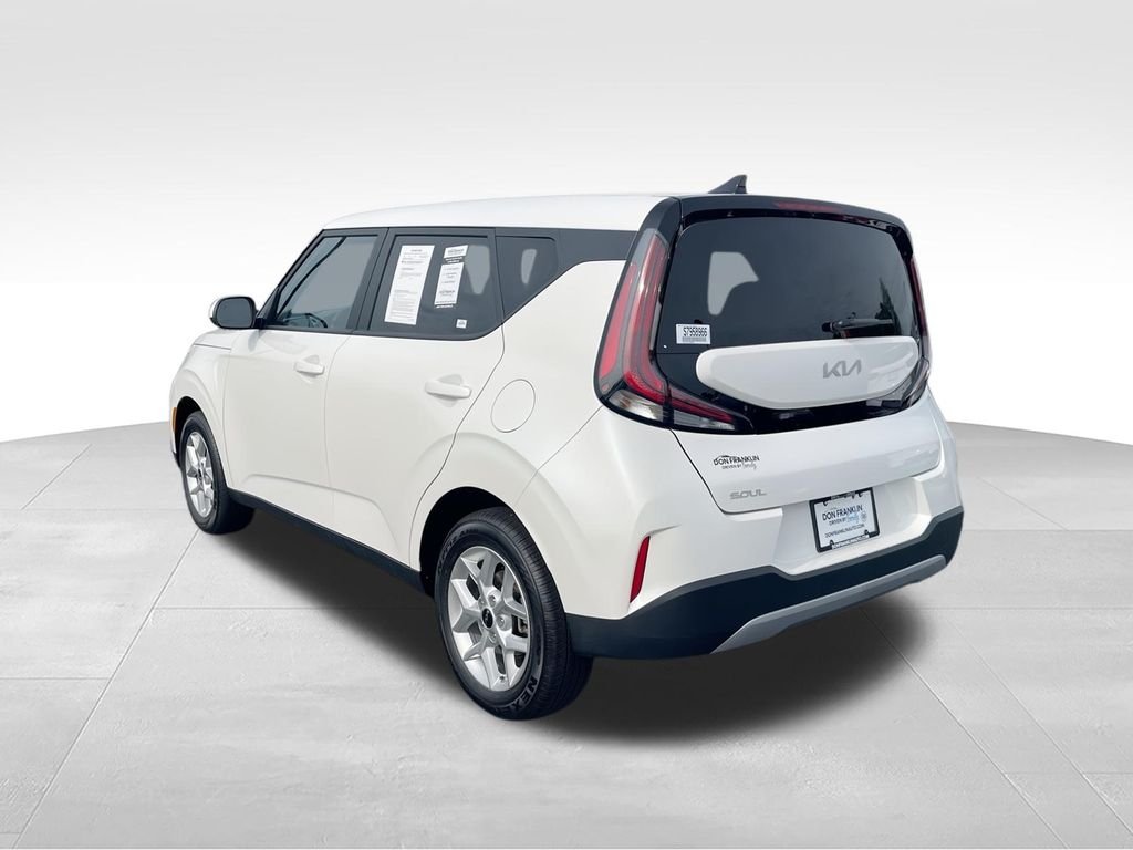 Used 2025 White Kia LX image 6