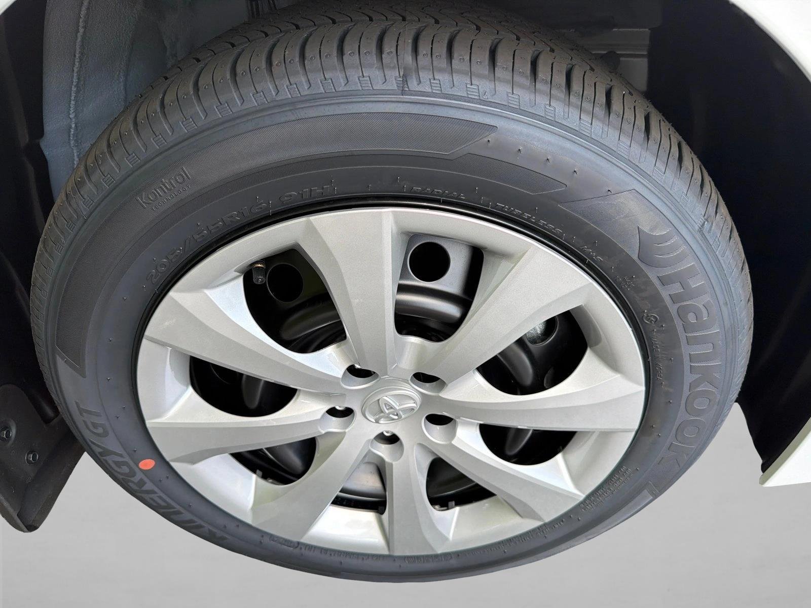 New 2026 Ice Cap Toyota LE image 12