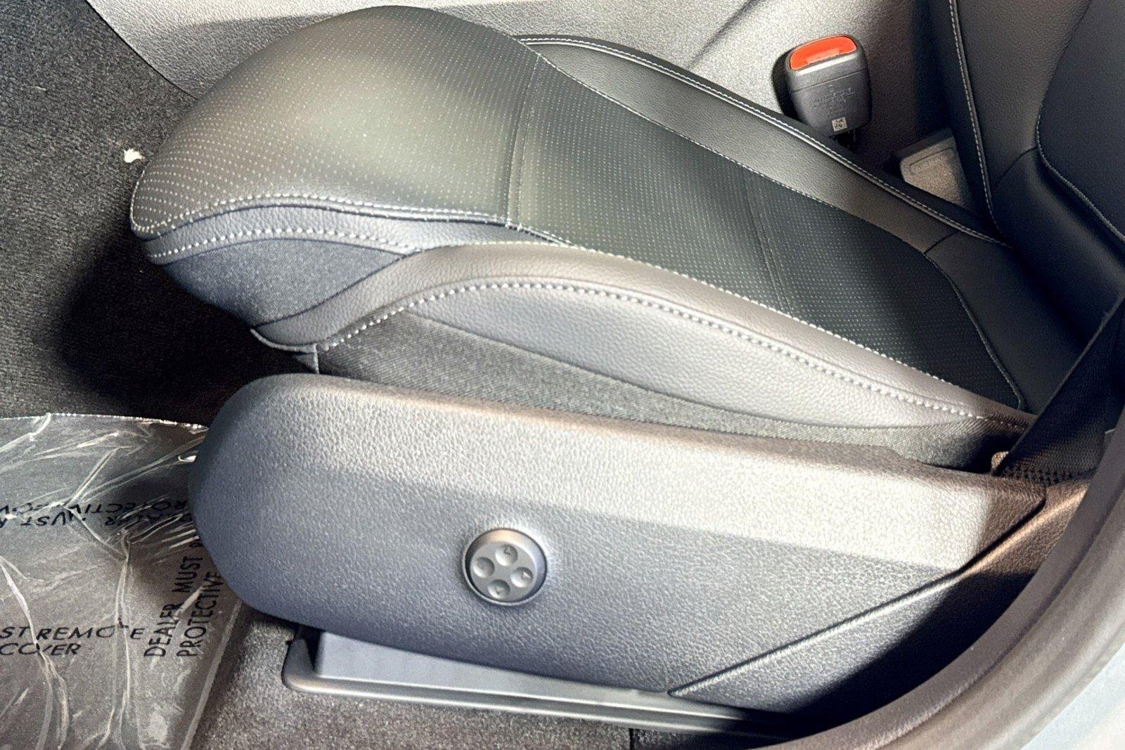 New 2026 Cirrus Silver Metallic Mercedes-Benz GLC 300 image 17