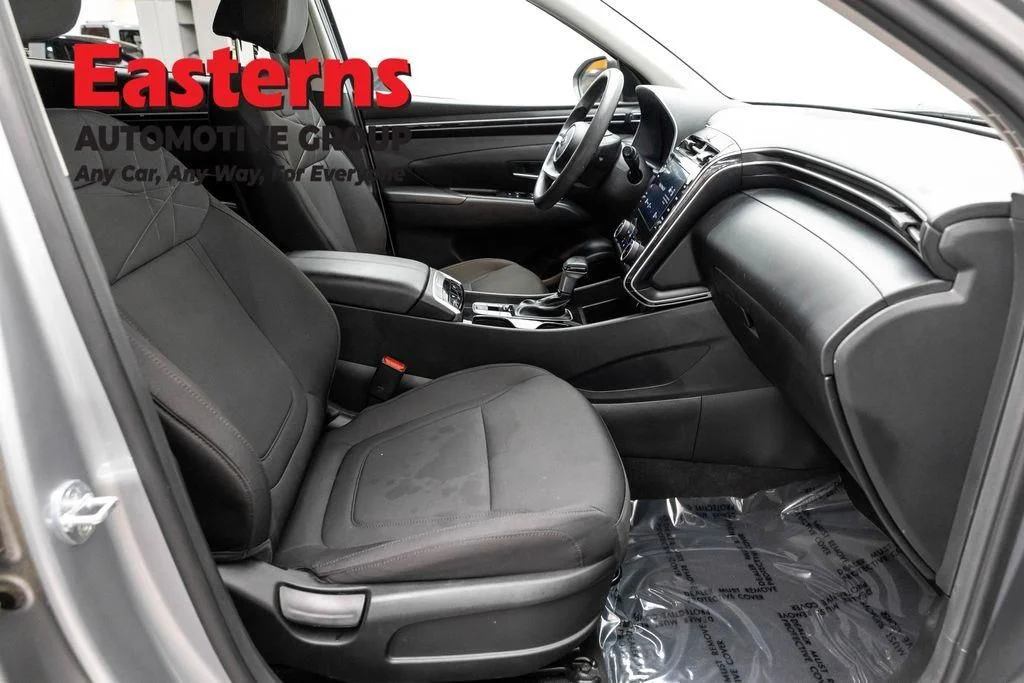 Used 2022 Silver Hyundai SEL image 27