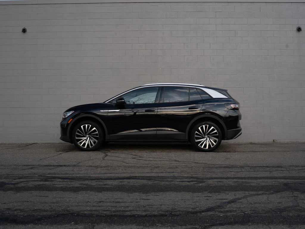 Used 2023 Black Volkswagen Pro S Plus image 2