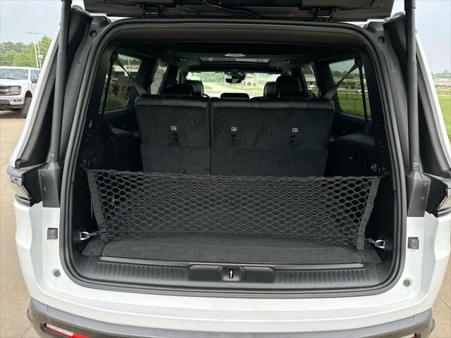 New 2026 Bright White Clear-Coat Exterior Paint Jeep Limited Altitude image 26