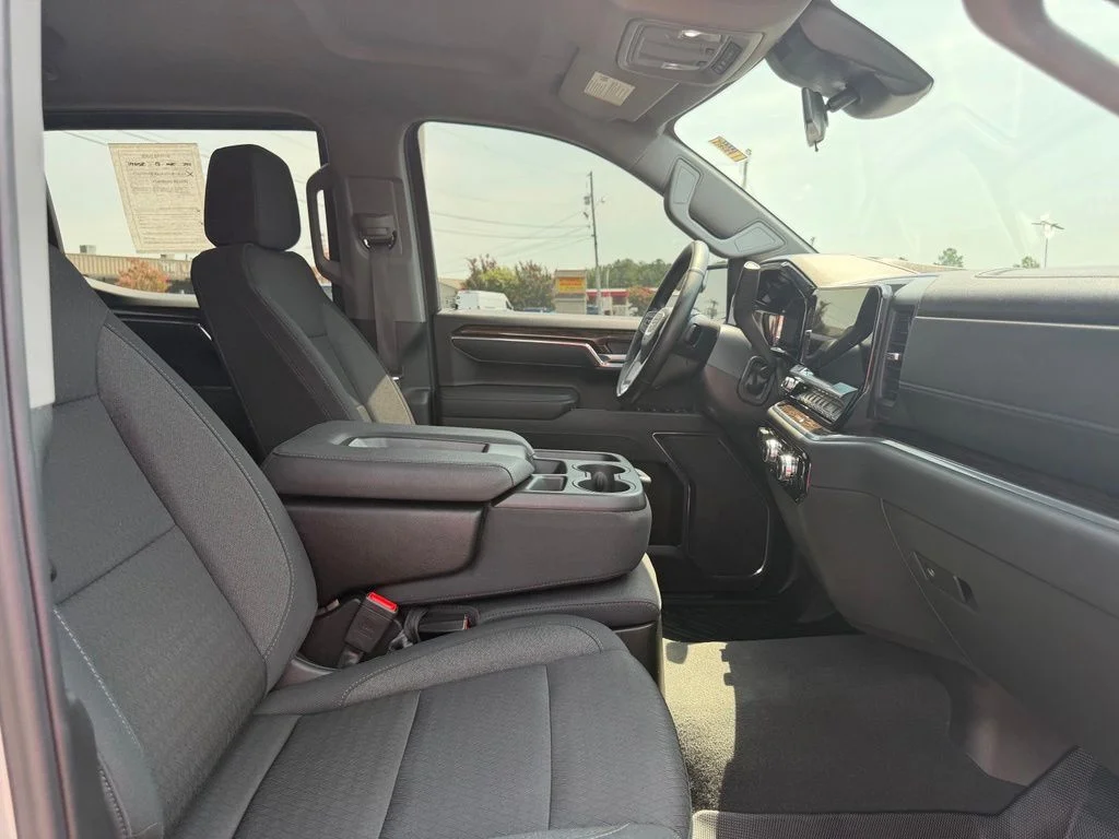 Used 2025 Silver GMC Elevation image 31