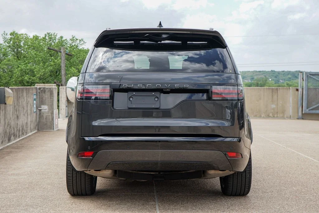 Used 2025 Black Land Rover Dynamic SE image 9