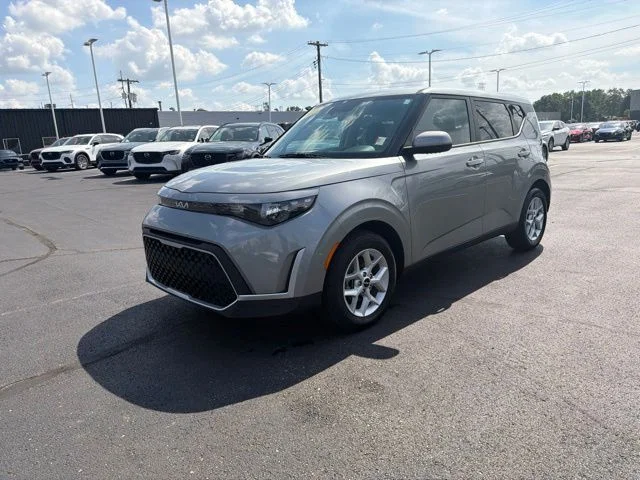 Used 2025  Kia LX image 19