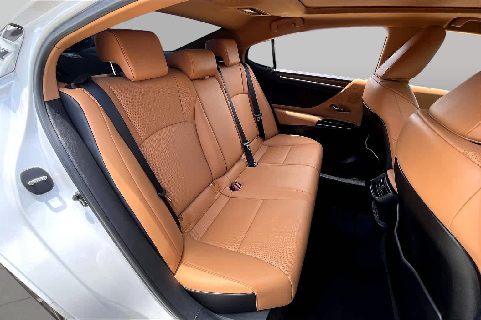 Used 2023 Eminent White Pearl Lexus  image 17