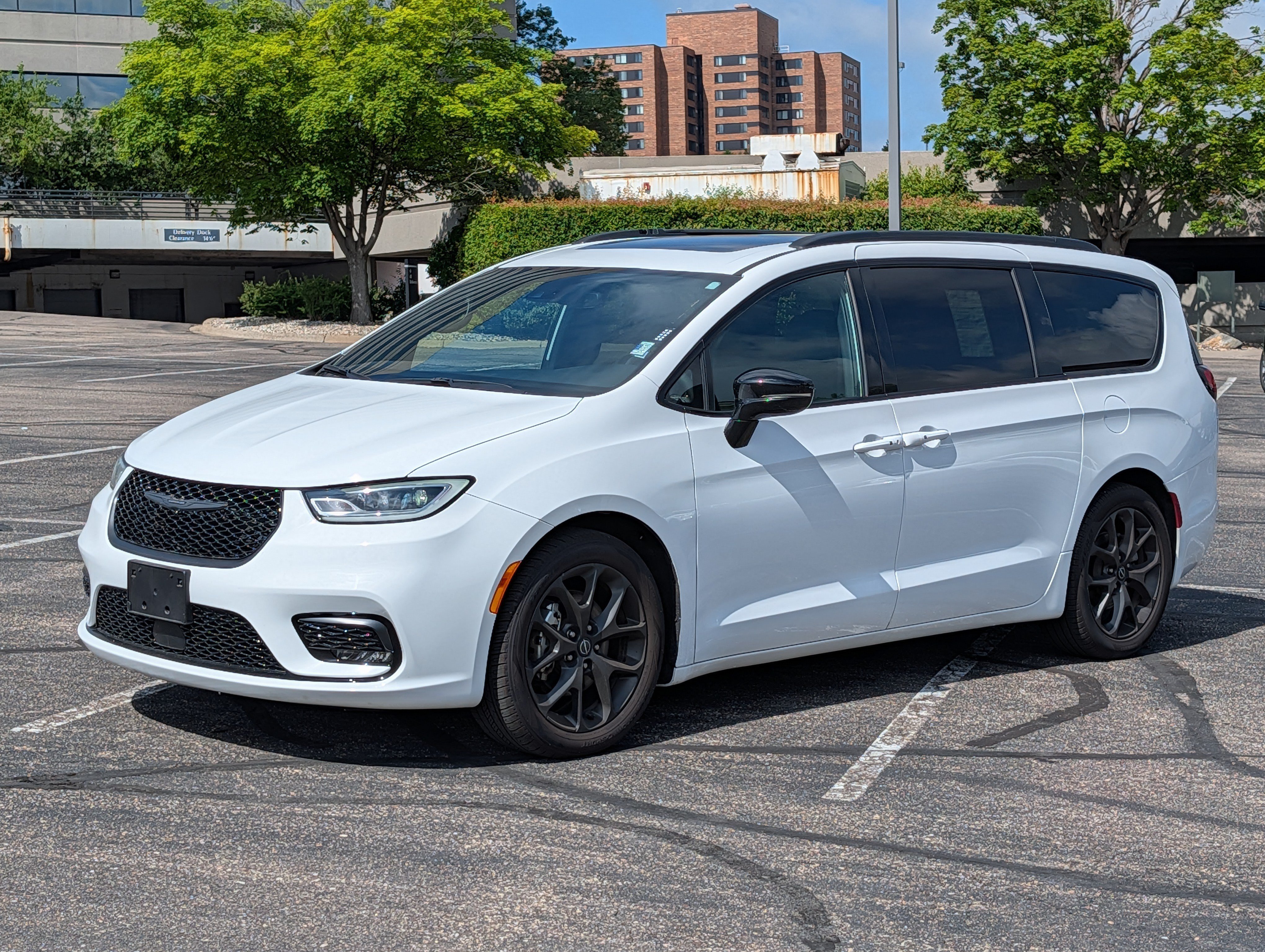Used 2025 Chrysler Pacifica Limited with VIN 2C4RC1GG4SR553007 for sale in Bloomington, Minnesota