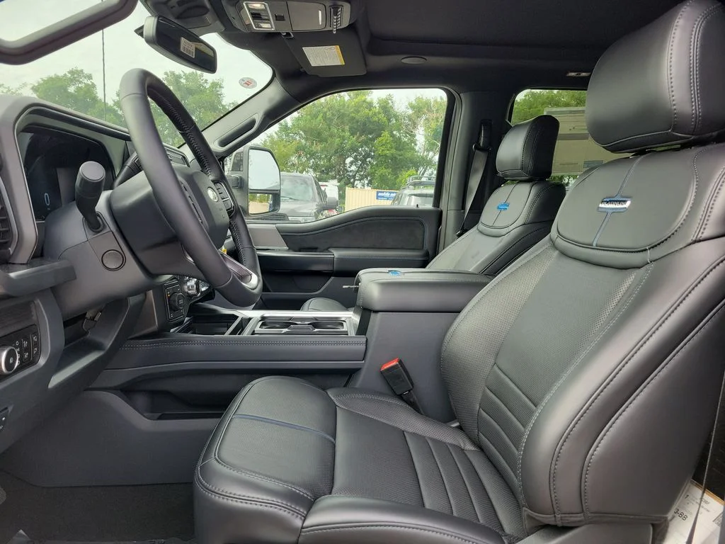 2026 Ford F-250 Super Duty Platinum - Photo 14
