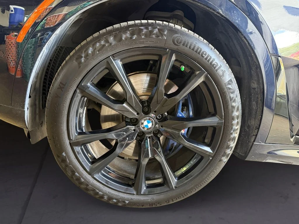 Used 2024 Black BMW xDrive40i image 9