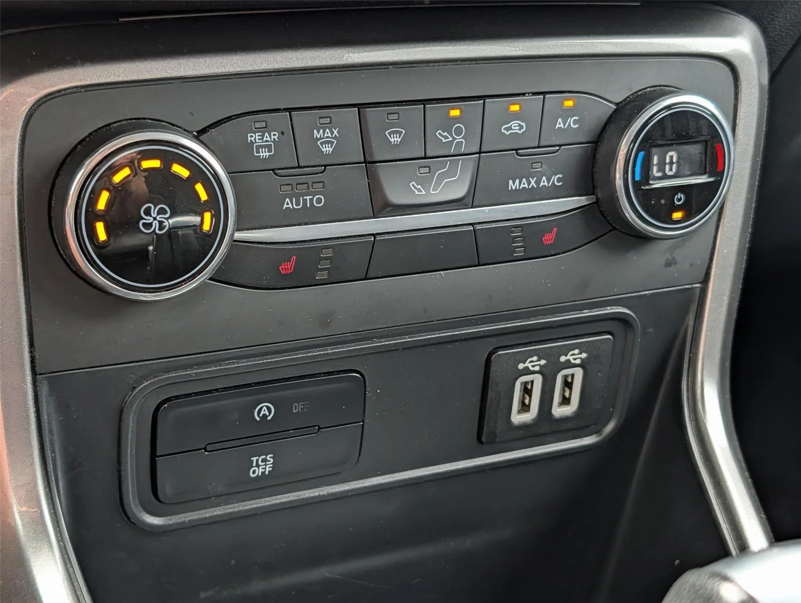 Used 2021 Lightning Blue Ford SE image 18