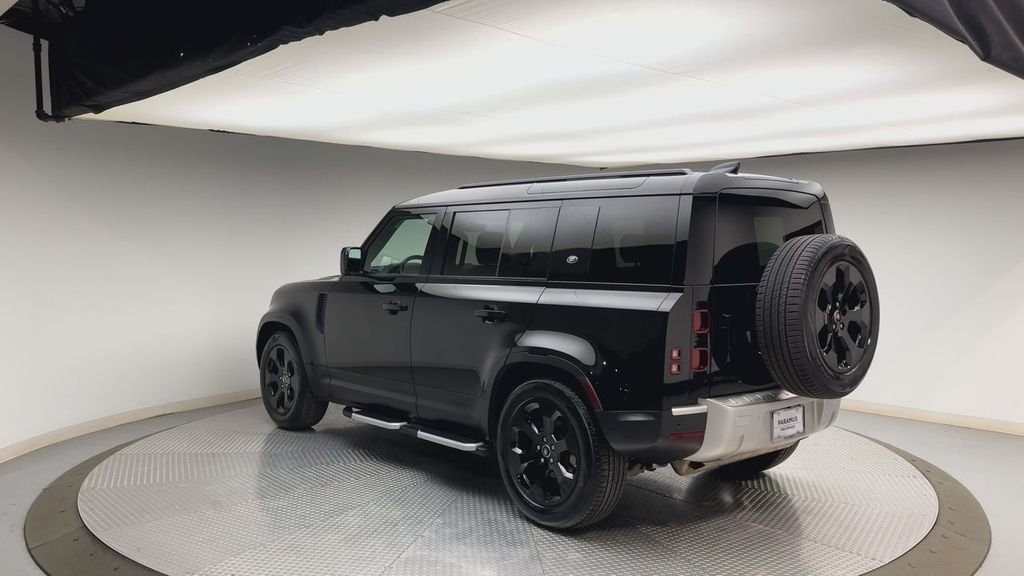 Used 2020 Santorini Black Metallic Land Rover S image 4