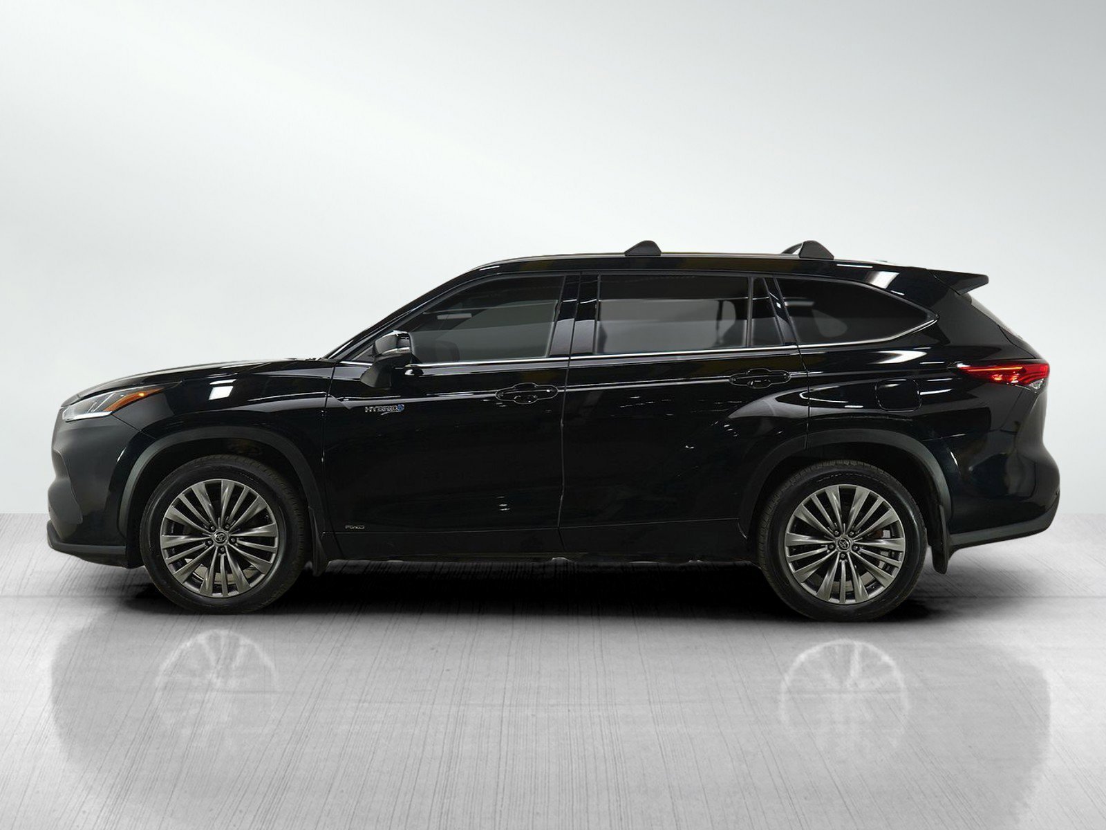 Used 2021 Toyota Highlander Platinum with VIN 5TDEBRCH2MS045661 for sale in Wayzata, Minnesota