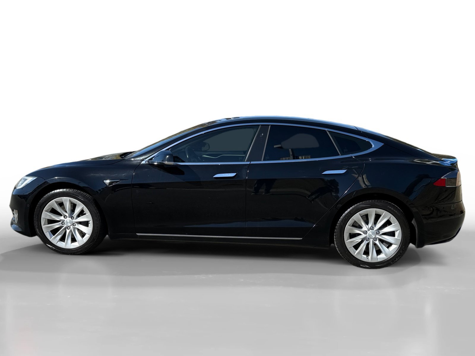 Used 2018 Obsidian Black Metallic Tesla 75D image 2