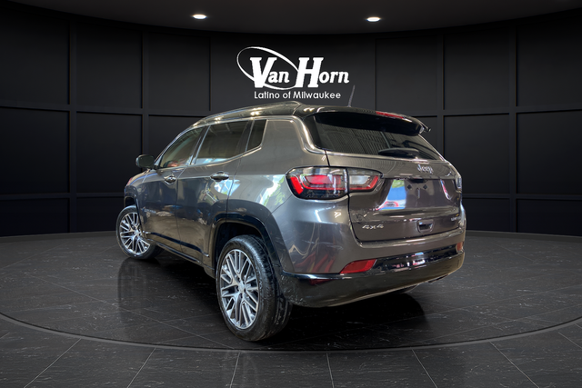 Used 2022 Granite Crystal Metallic Clearcoat Jeep Limited image 5