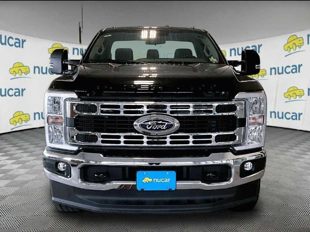 New 2026 Agate Black Metallic Ford XLT image 2