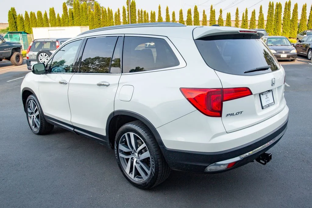 Certified Used 2017 White Diamond Pearl Honda AWD Touring image 10