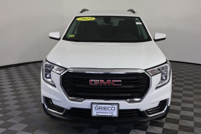 Used 2023 White GMC SLE image 3