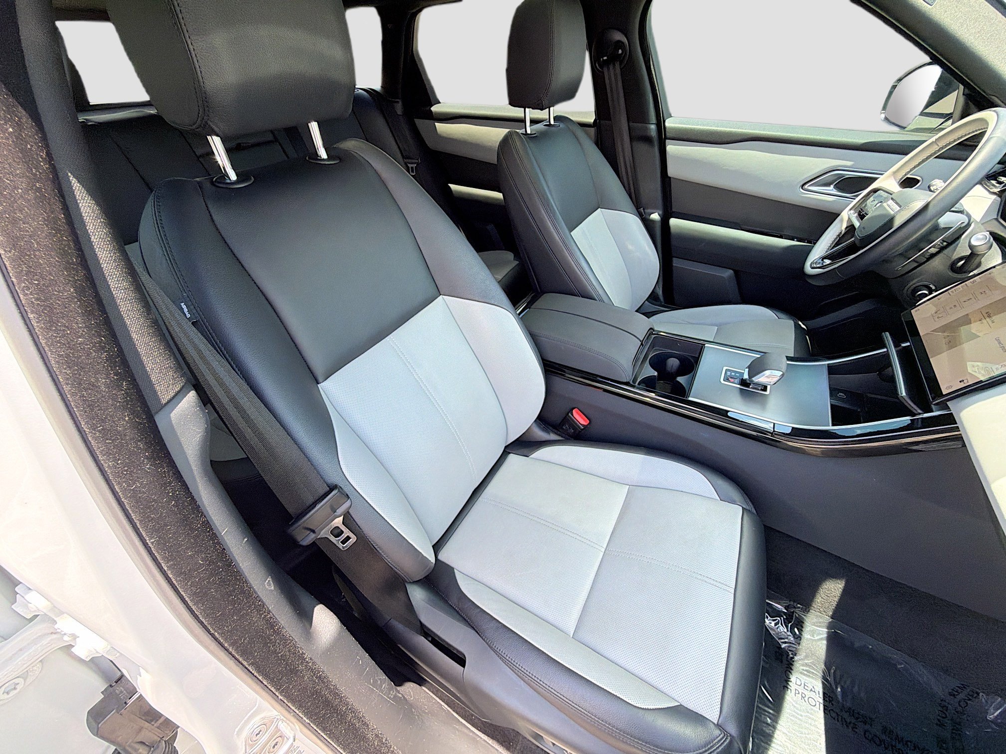 Certified Used 2024 Fuji White Land Rover Dynamic SE image 14