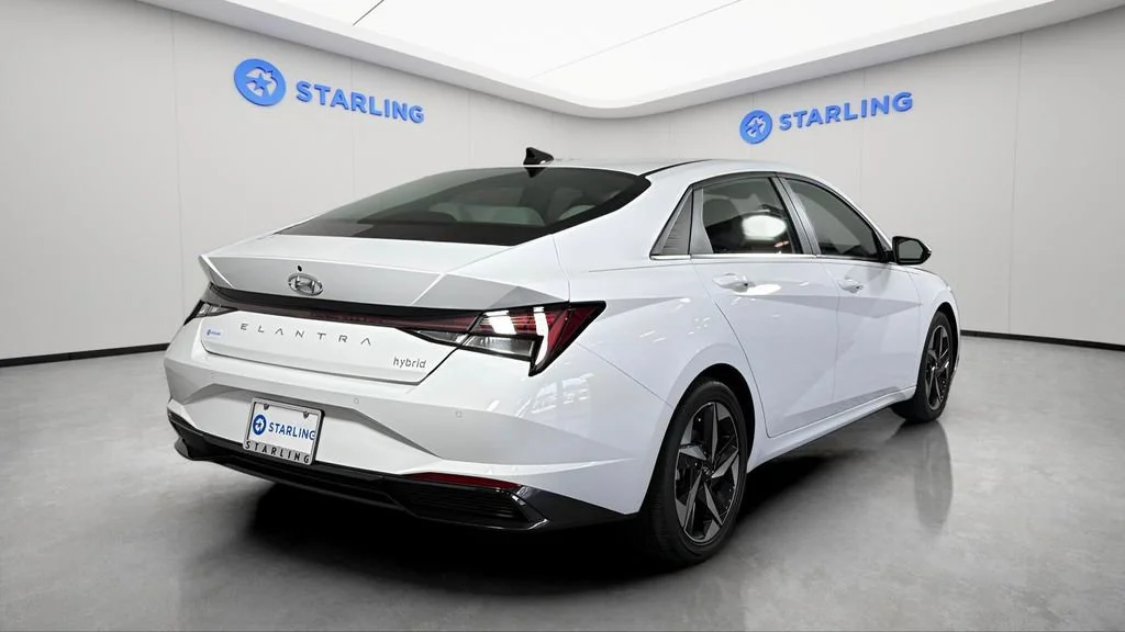 Used 2022 White Hyundai Limited image 9