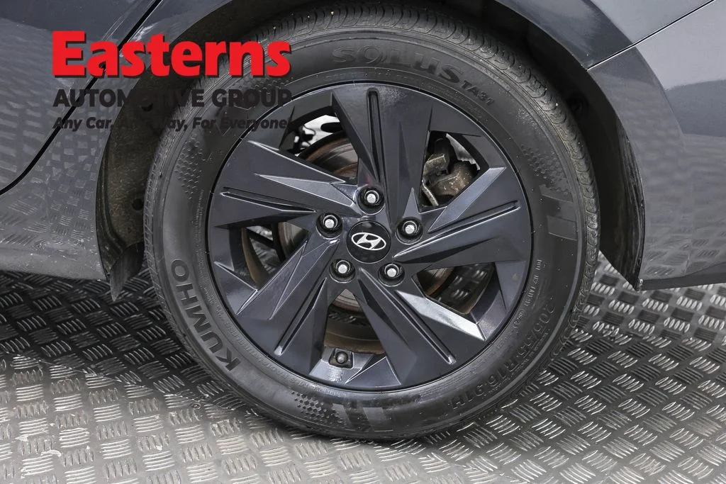 Used 2021 Gray Hyundai SEL image 33