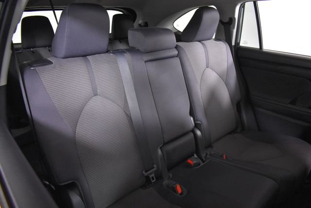 2022 Toyota Highlander LE - Photo 19