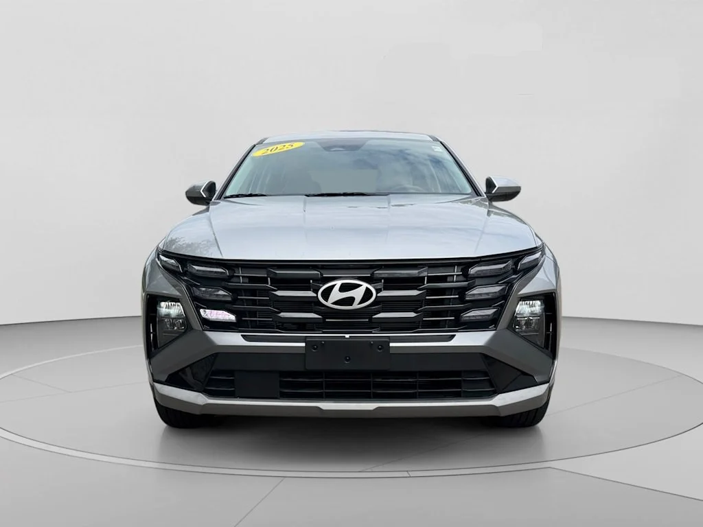 Used 2025 Silver Hyundai SE image 2