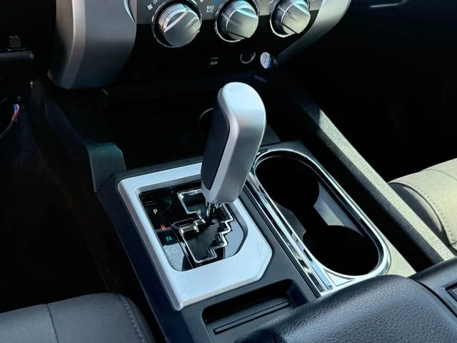 Used 2014 Super White Toyota SR5 image 19