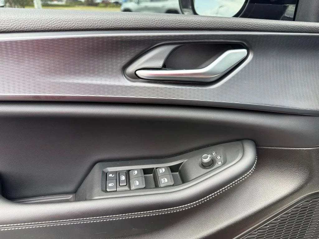 Used 2024 Red Jeep Altitude image 16