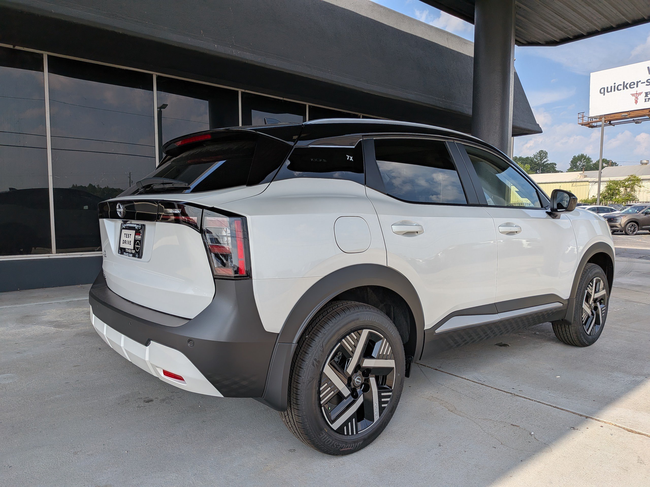 New 2026 Aspen White TriCoat / Super Black Two-tone Nissan SV image 3