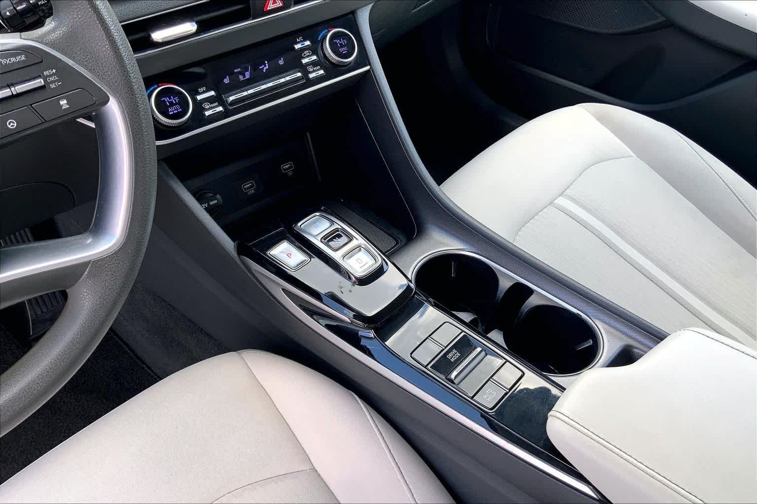 Used 2023 Hampton Gray Hyundai SEL image 17