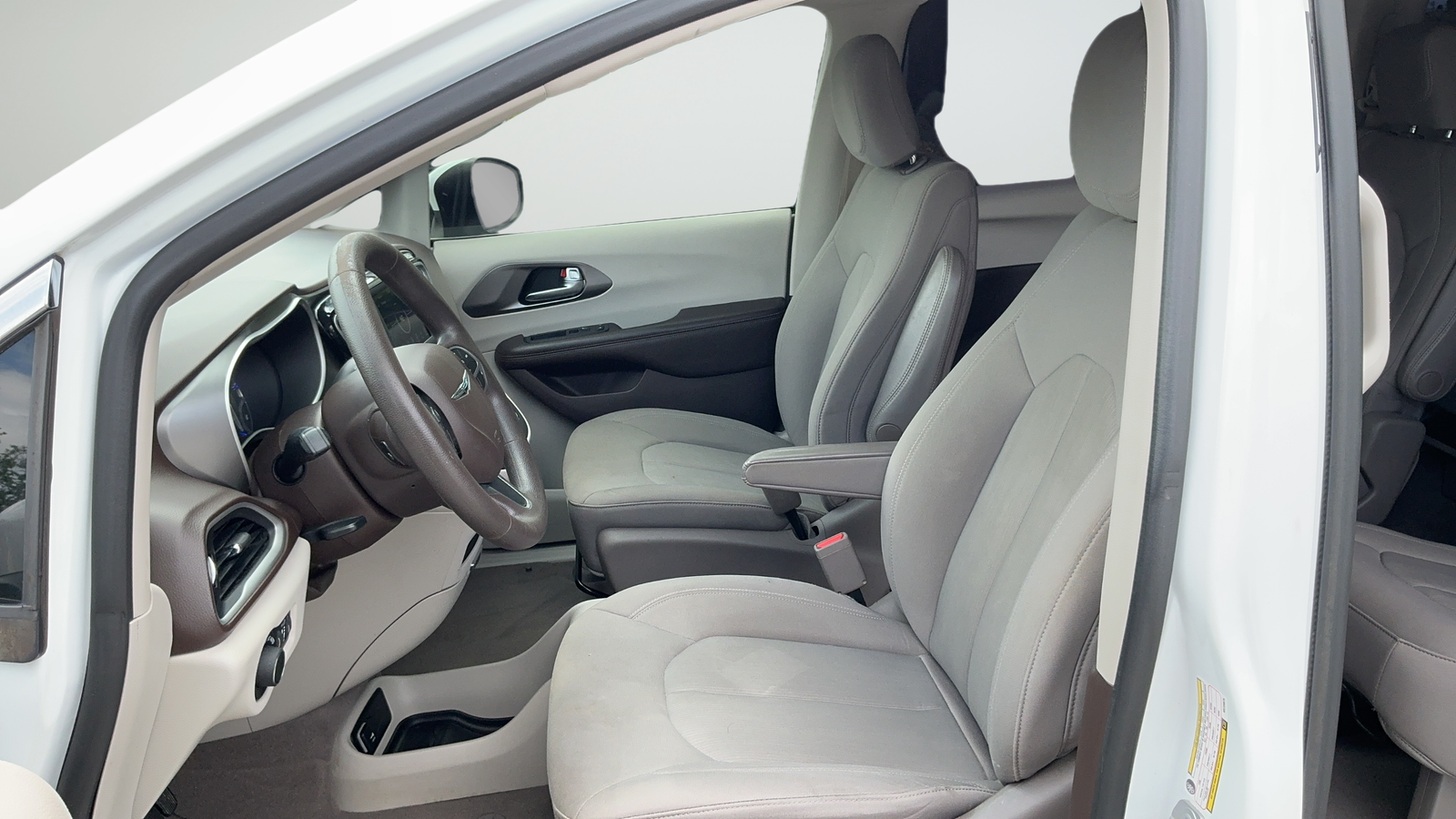 Used 2019 White Chrysler LX image 37