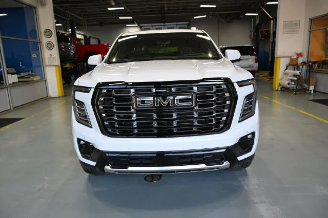 2026 GMC Yukon XL Denali Ultimate - Photo 2