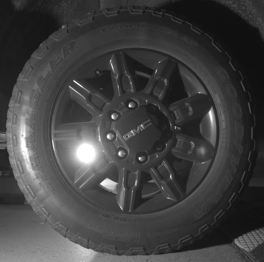 Used 2025 Summit White GMC AT4 image 10