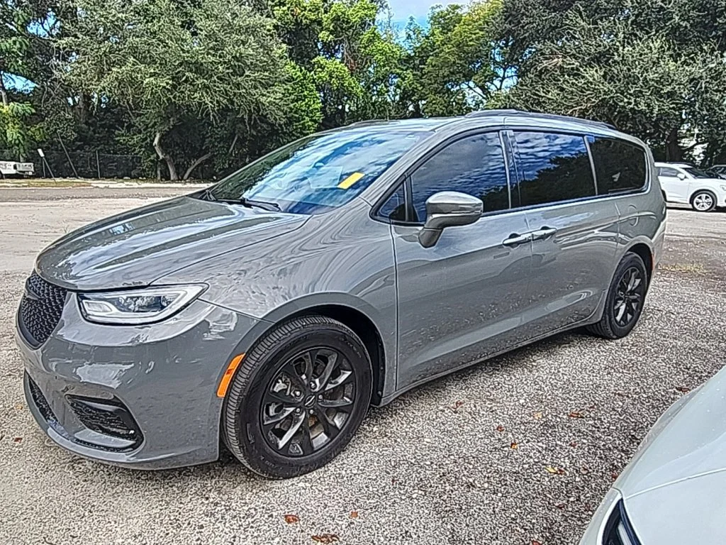 Used 2021 Ceramic Gray Clearcoat Chrysler Touring image 1