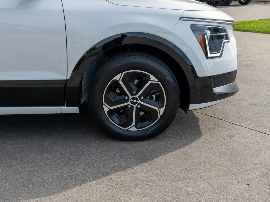 New 2026 Snow White Pearl Kia SX image 34
