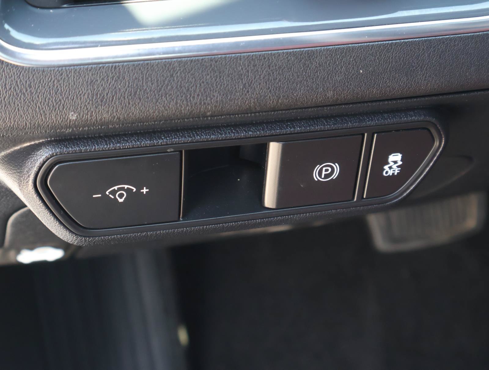 Used 2026 Snow White Pearl Kia GT-Line image 23