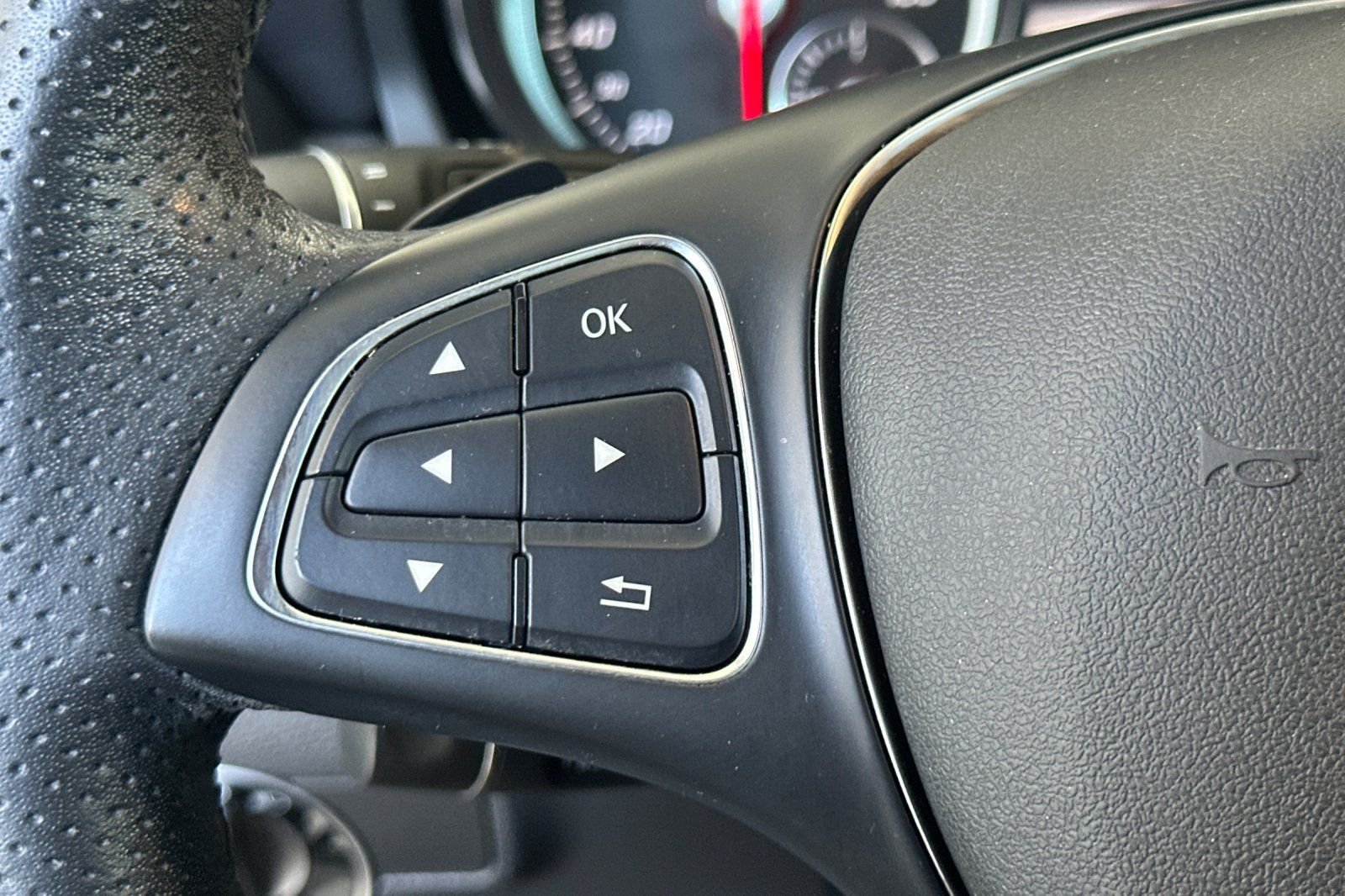 Used 2019 Polar White Mercedes-Benz 250 image 28