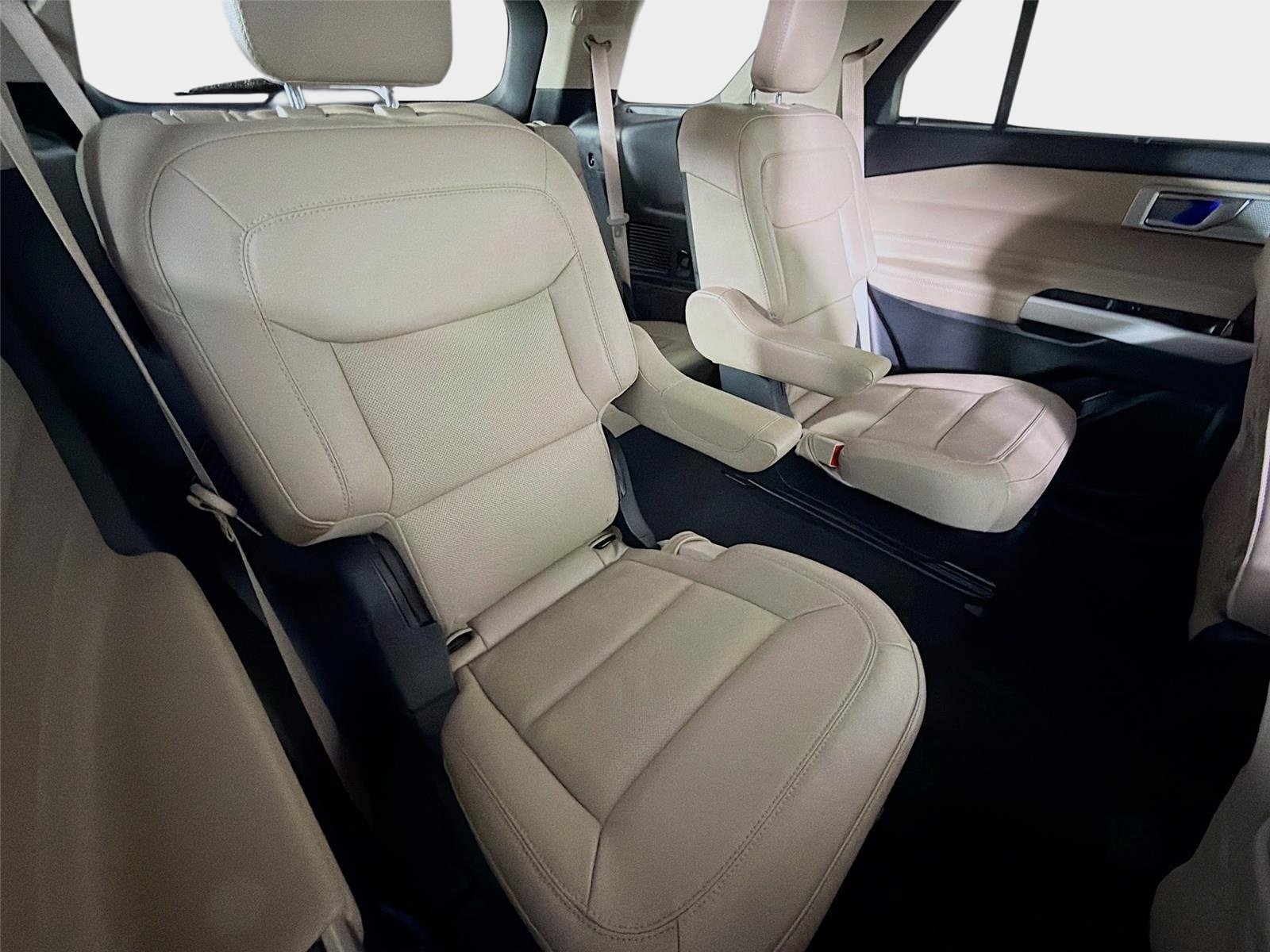 Used 2022 White Metallic Ford Limited image 27