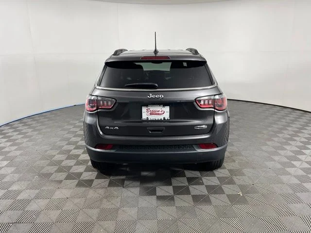 Used 2023 Gray Jeep Latitude Lux image 6