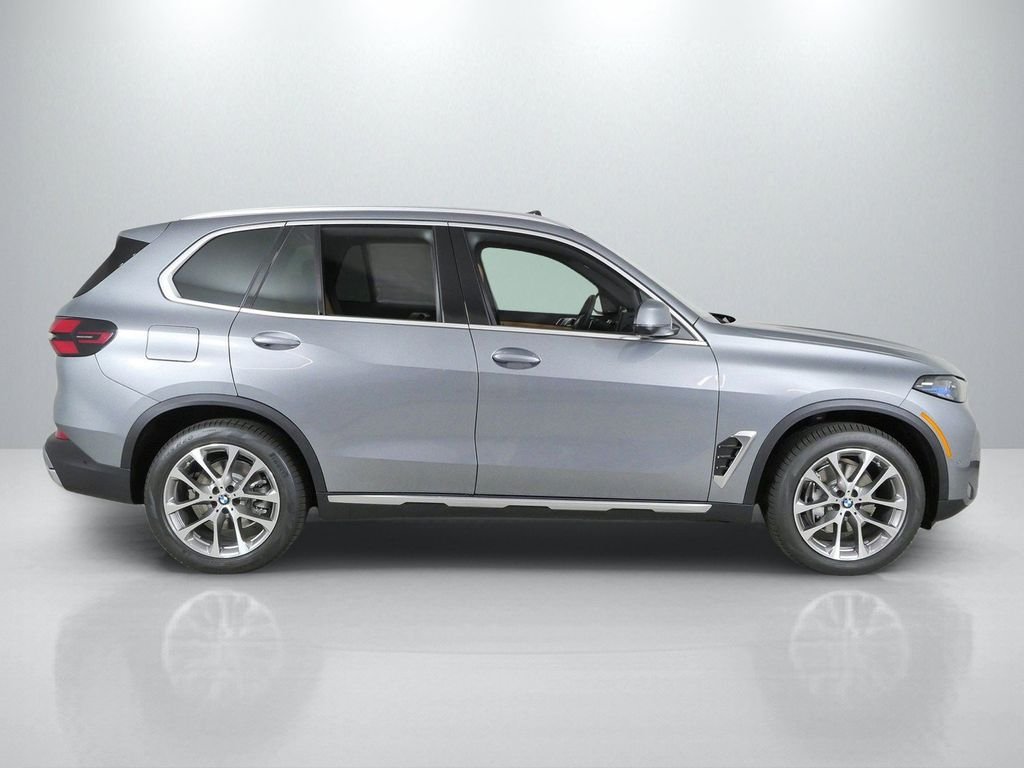 New 2026 Skyscraper Grey Metallic BMW xDrive40i image 8