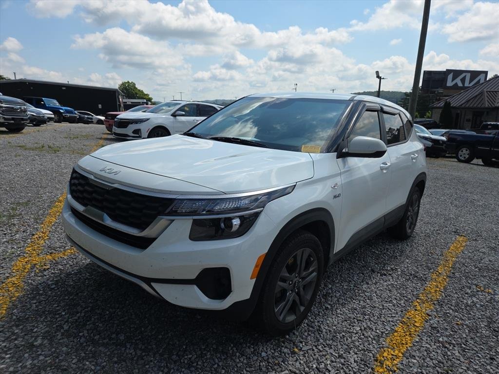 Used 2023 White Kia LX image 1