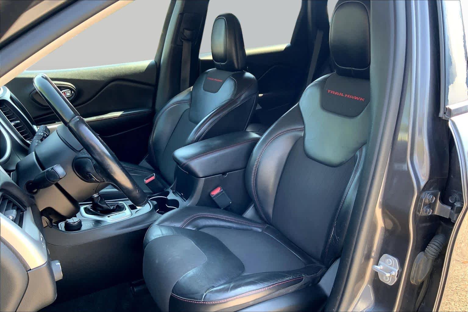 Used 2018 Granite Crystal Metallic Clearcoat Jeep Trailhawk image 8