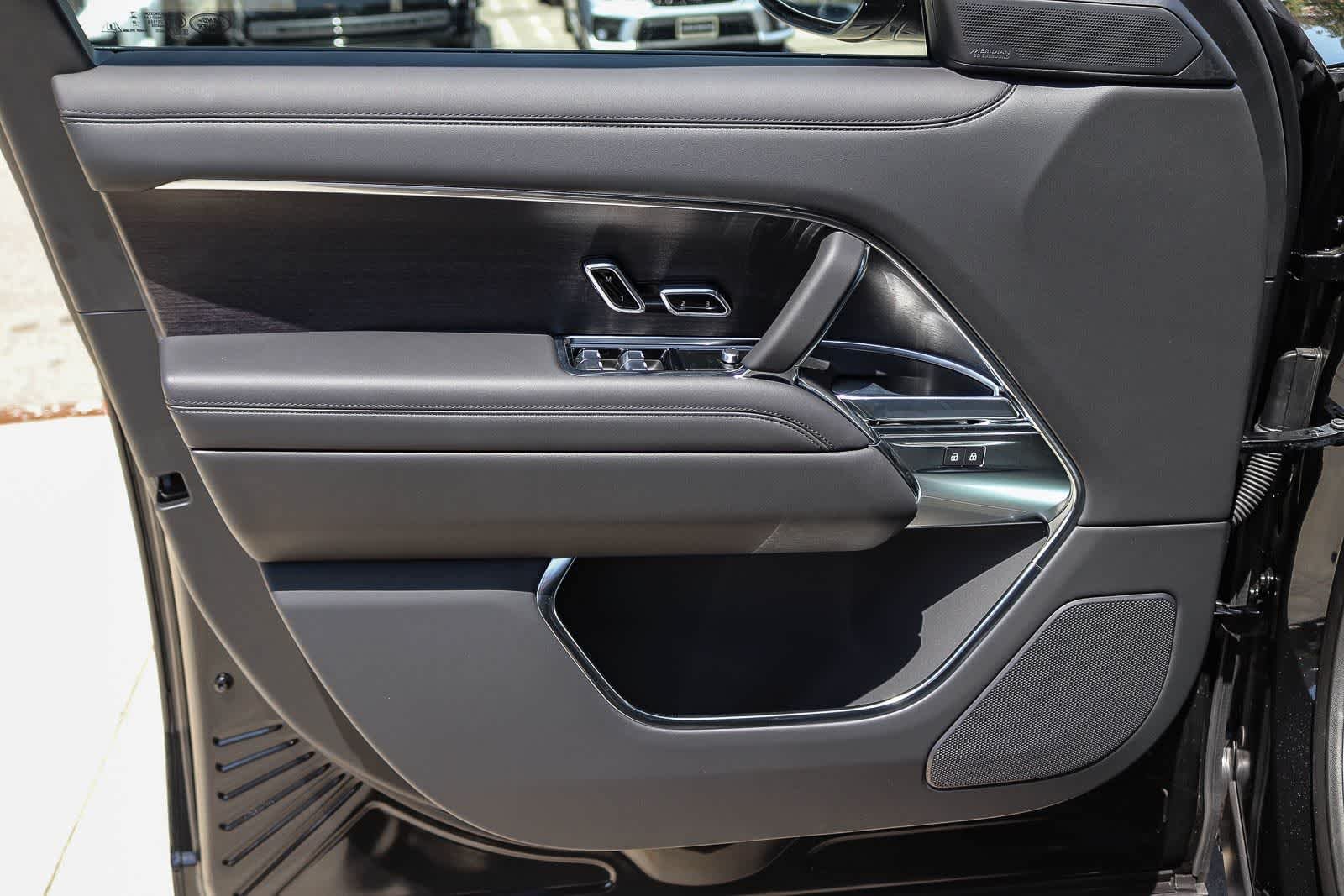 New 2026 Santorini Black Land Rover SE image 20