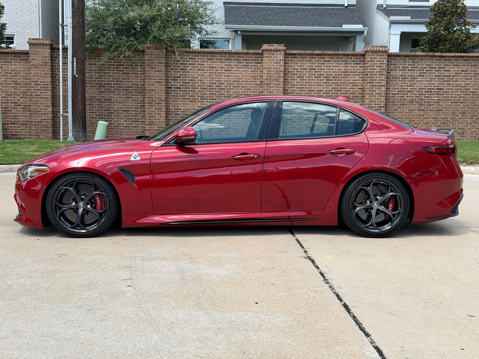 Used 2017  Alfa Romeo Quadrifoglio image 10