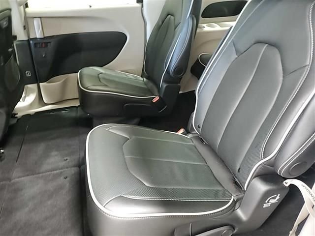 Used 2024 Silver Chrysler Limited image 6
