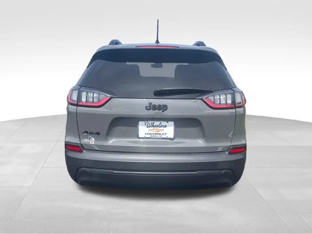 Used 2023 Gray Jeep Altitude Lux 4x4 image 4