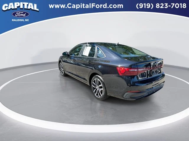 Used 2025 Silver Volkswagen 1.5T SE image 6