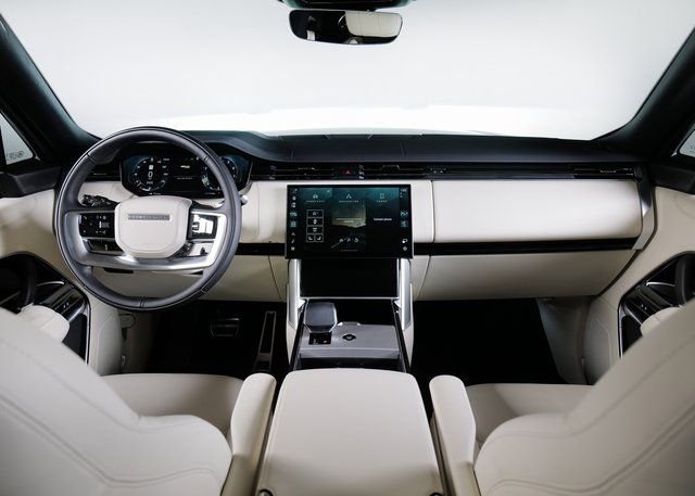 New 2026 Santorini Black Land Rover SE image 4