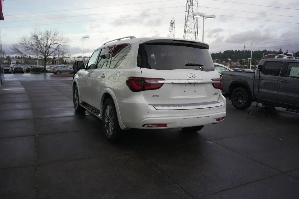Used 2024 Moonstone White INFINITI LUXE image 6